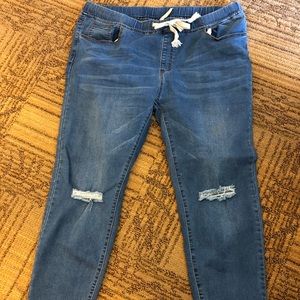 Stretchy distressed jeans with cuffed ankle 3X